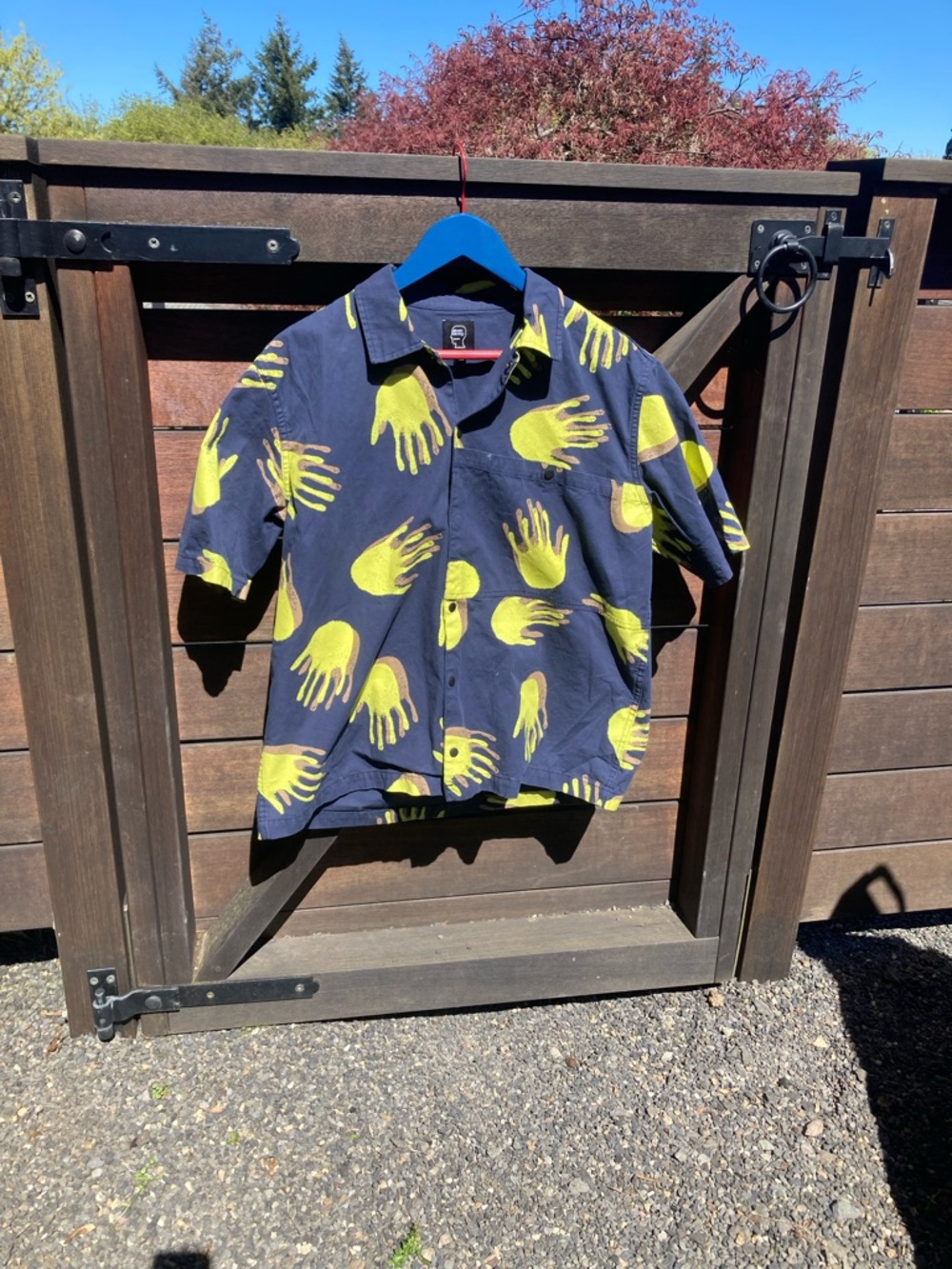 Men’s Brain Dead X Gotcha button up shirt. Size medium. Very good condition.